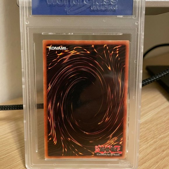 Yu-Gi-Oh! TCG Blue-Eyes White Dragon #SDK-001 WCG 9 Mint - Picture 3 of 4